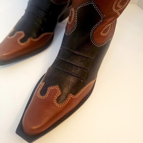 Brown and black cowboy boots 👢 - Picture 2 of 6